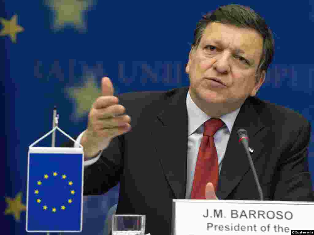 9 qershor '09 - Hose Manuel Baroso ka shpallur se do të konkurrojë edhe për një mandat pesëvjeçar në postin e presidentit të Komisionit Evropian. Deri në nëntor të vitit 2004, kur u zgjodh në postin aktual, zoti Baroso ishte kryeministër i Portugalisë. Tash për tash, ai është personi i vetëm që zyrtarisht e ka shpallur kandidaturën për president të Komisionit Evropian. 
