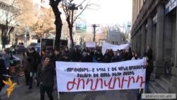 «Ժողովուրդ» օրաթերթի խմբագրակազմն ու աջակիցները բողոքի երթ անցկացրեցին