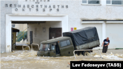 Затопленный участок в центральном районе Керчи, 13 августа 2014 года