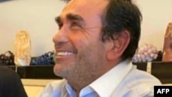 قاسم تاج‌الدین که از او به عنوان یکی از تأمین‌کنندگان مالی گروه حزب‌الله یاد می‌شود، به جرم نقض تحریم‌های آمریکا به پنج سال زندان محکوم شده بود،