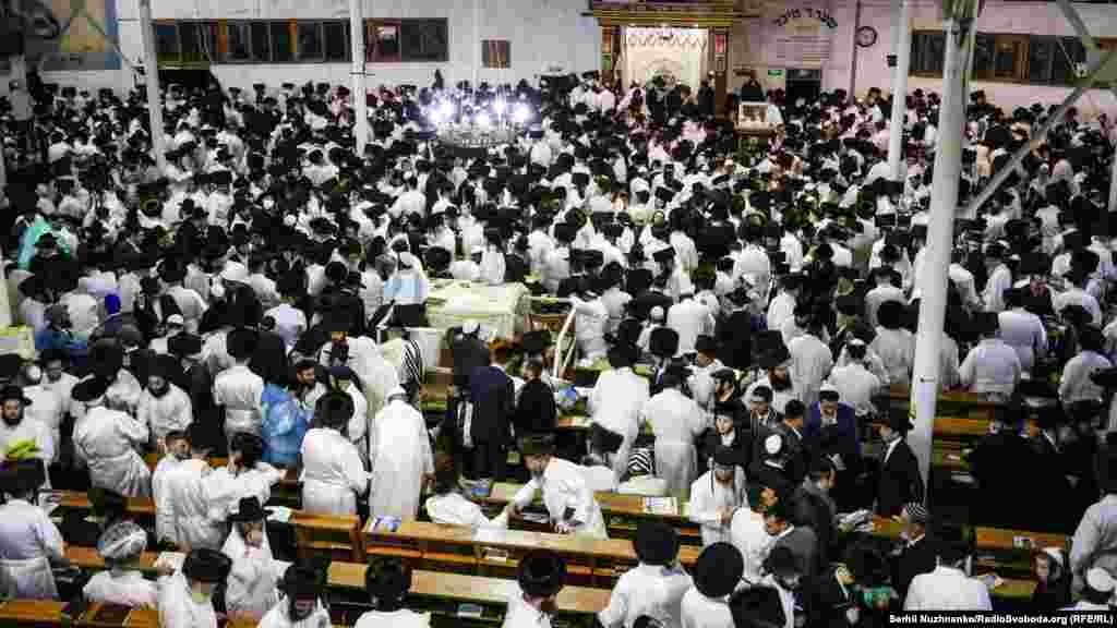 Pilgrims mark the start of Rosh Hashanah with prayers in synagogue.