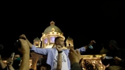 Petar Đurić na protestu ispred Skupštine Srbije, 9. jul