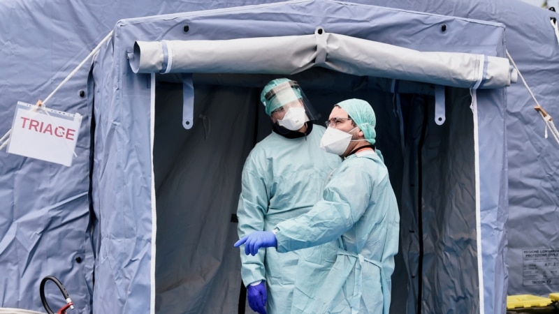 Stručnjaci osporavaju tvrdnju italijanskog doktora da virus gubi snagu