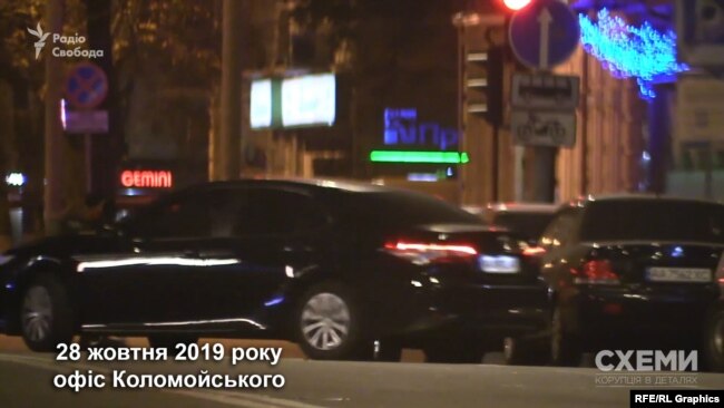За три дні до цього авто першого помічника президента вночі відвідувало офіс олігарха Коломойського