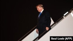 Presidenti amerikan, Donald Trump teksa arrin në Hanoi.