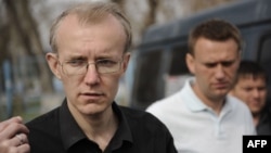 Экс-кандидат в мэры Астрахани Олег Шеин и блогер Алексей Навальный