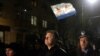 Группа пророссийских активистов изгоняет из Симферополя депутата Верховной рады Украины Петра Порошенко