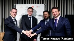 Gradonačelnici Praga, Budimpešte, Bratislave i Varšave na potpisivanju "pakta slobodnih gradova", 16. decembra 2019.