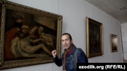 Паоло Веронезенің картинасын тапқан өзбек реставраторы Дилшод Азизов. Ташкент, 2 қараша 2012 жыл 