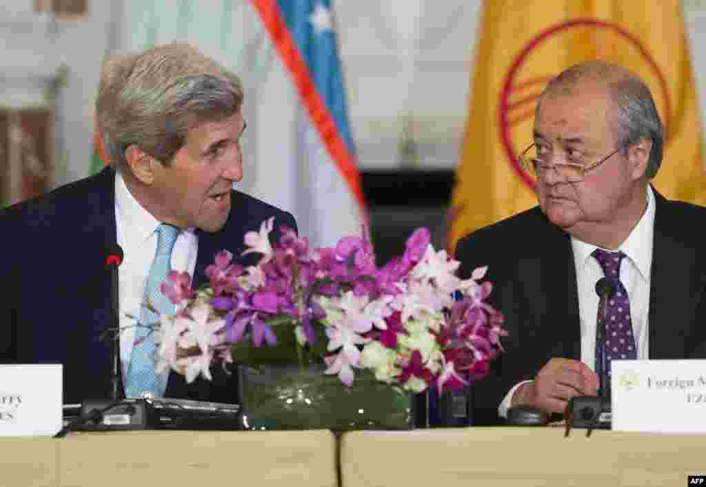 Государственный секретарь США Джон Керри и министром иностранных дел Узбекистана Абдулазиз Комилов. Вашингтон, 3 августа, 2016