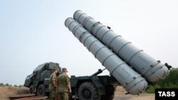 Russia had previously suspended a deal to supply advanced long-range S-300 missile systems to Iran, linking the decision to UN sanctions. (file photo)