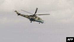 Вертолет Ми-24 в небе над Пальмирой. 