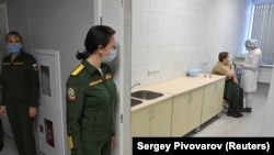 Российским военнослужащим делают прививки вакциной "Спутник V". Ростов-на-Дону, февраль 2021 года