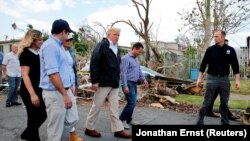 Трамп в Пуэтро-Рико после урагана "Мария"
