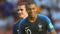 Kylian Mbappe (desno)