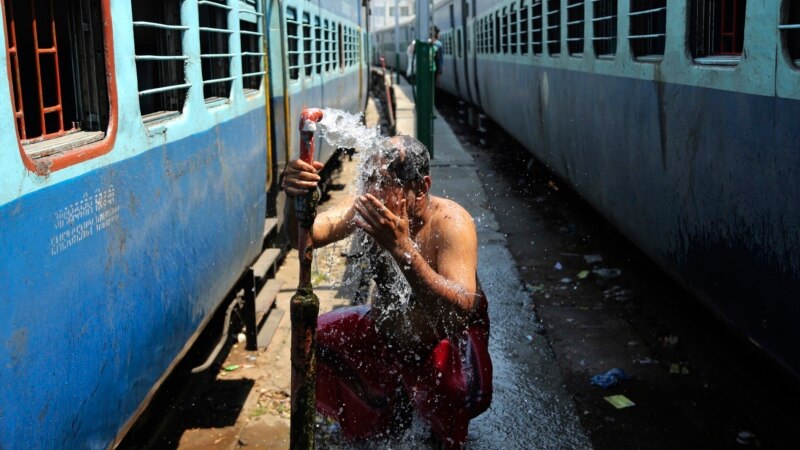 Во Индија 49 луѓе починаа од екстремните жештини во изминатите 24 часа