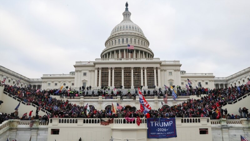 Вашингтонда Трамп тарафдарлары Капитолий бинасына бәреп керде 