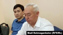 Сейтказы Матаева и его сын Асет Матаев.