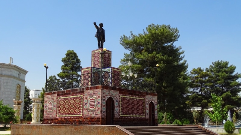 Türkmenistanyň Sowet mirasy: Lenin heýkeli we Sowet aňyýetiniň köpýyllyk täsiri