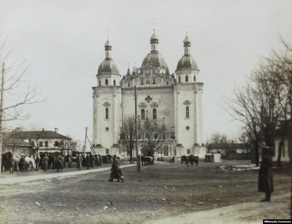 Військовий Микільський собор у Києві, збудований коштом Івана Мазепи у 1690–1696 роках. Шедевр українського бароко. Фото 1918 року