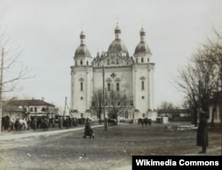 Військовий Микільський собор у Києві, збудований коштом Івана Мазепи у 1690–1696 роках. Шедевр українського бароко. Фото 1918 року