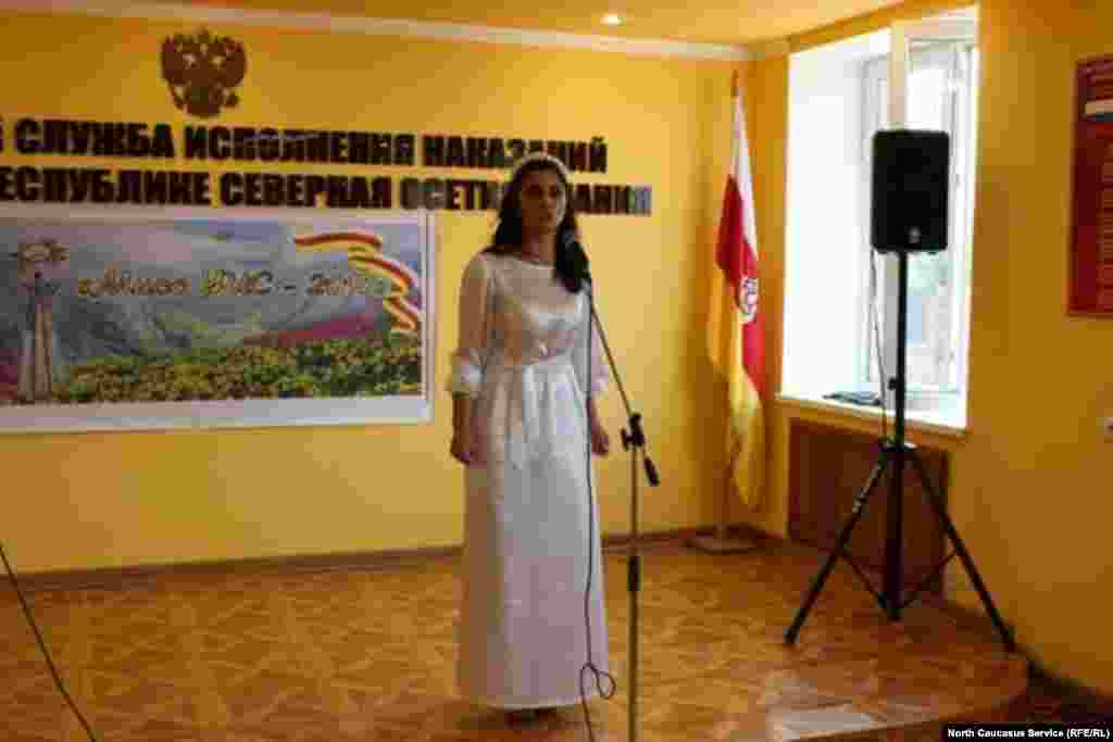 Участницы пели, читали стихи и танцевали