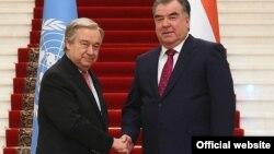 Антонио Гутерриш (слева) и Эмомали Рахмон. Архивное фото