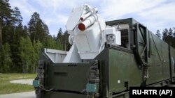 Rus harby ýük ulagynyň üstünde ýerleşdirilen lazer ýaragy.