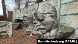 У Сватівському районі на Луганщині повалені пам'ятники Леніну звезли на зберігання у місцевий музей