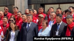Улуу Британияга сезондук жумуштарга жөнөп жаткан кыргызстандыктар. 19-май, 2022-жыл.