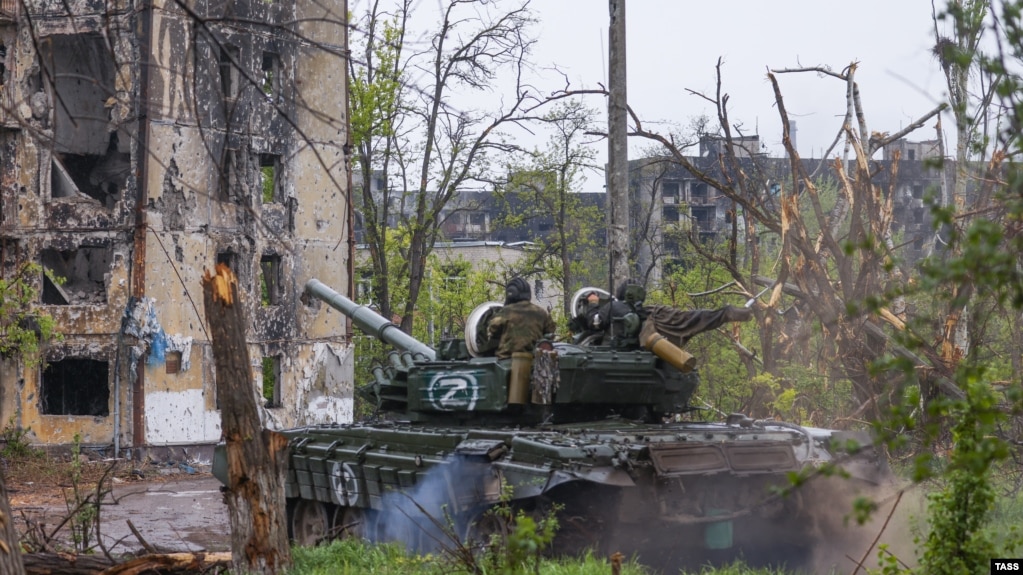 За даними радника мера, окупанти планують відкрити дев’ять шкіл, але змогли знайти тільки 53 вчителів, які погодилися працювати