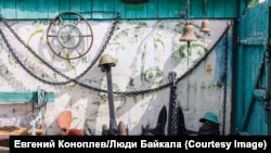 Житель Георгий Колмаков устроил во дворе своего дома военный небольшой музей