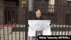 Акция против домогательств у Госдумы
