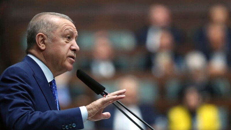 Pas heqjes së vetos, Turqia i kërkon Suedisë dhe Finlandës të dorëzojë 33 