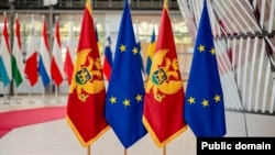 Zastava Crne Gore i EU u Briselu (foto-arhiv)