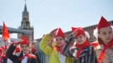 Школьники на мероприятии в честь юбилея пионерской организации, Москва. 22 мая 2022 г.