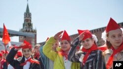 Школьники на мероприятии в честь юбилея пионерской организации, Москва. 22 мая 2022 г.