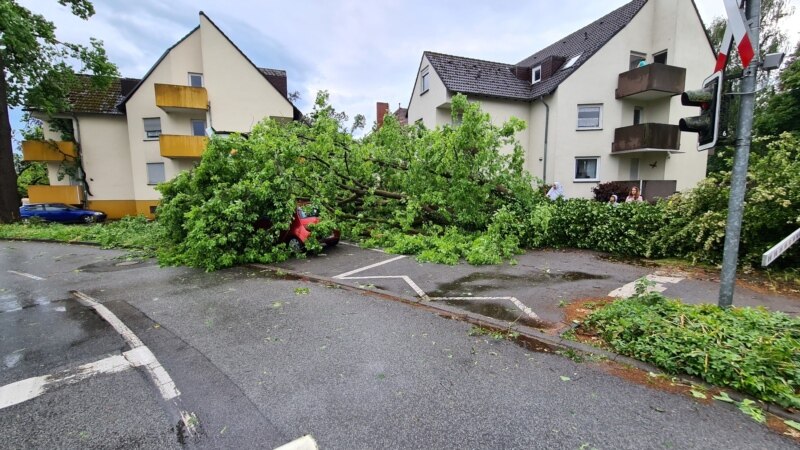 Mbi 40 të plagosur si pasojë e tornadove në Gjermani