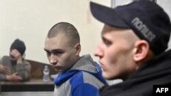 Ruski vojnik Vadim Šišimarin tokom suđenja za ratne zločine