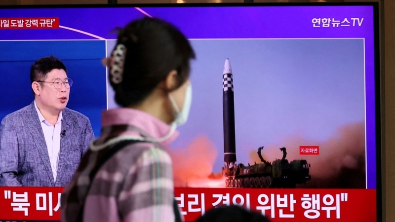 Sjevera Koreja ispalila osam balističkih projektila