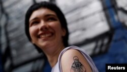 Tetoválásaikkal támogatják hadseregüket az ukrán fiatalok