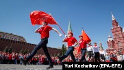 Ехо от СССР. Пионери маршируваха на Червения площад