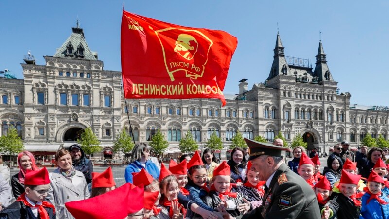 Новое детское движение разделят на октябрят и пионеров