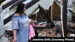 Jasmina Orlić iz Zenice odlučila je da sama obnovi stan uništen u požaru. Zgrada koja je u ovom gradu u BiH poznata pod imenom "Papirna" bila je dom za 40 porodica, a obnova nije ubrzalo ni to što je objekat označen kao nacionalni spomenik. 