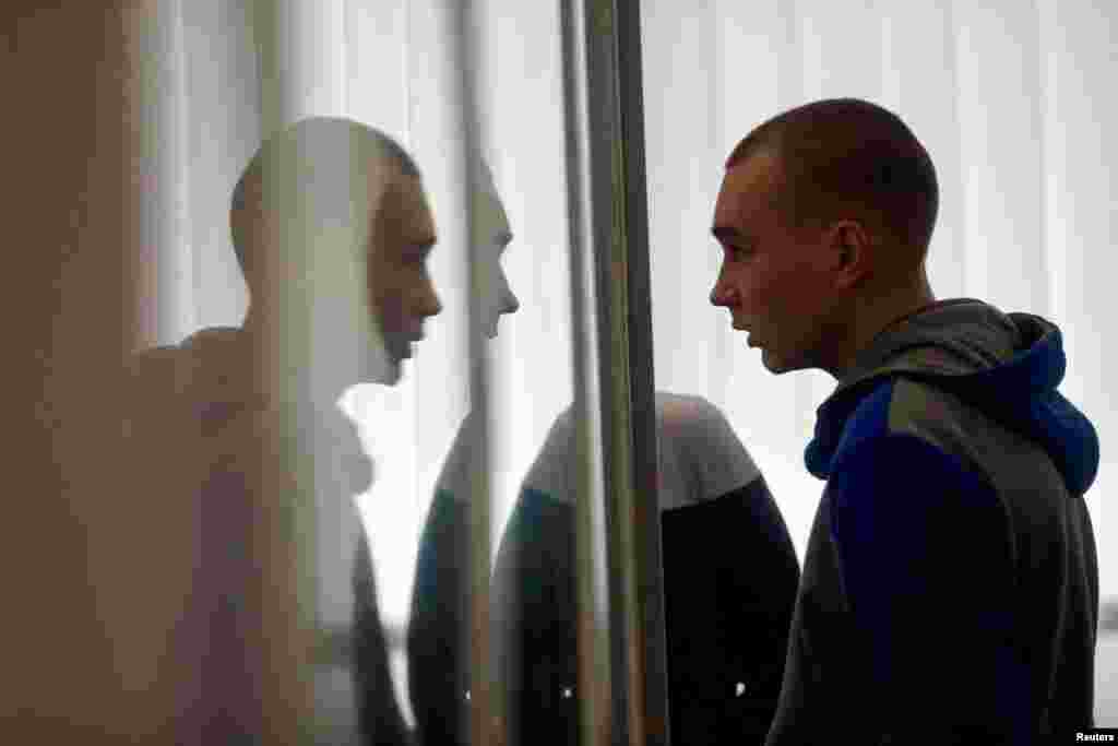 УКРАИНА / РУСИЈА - Доживотна казна затвор доби 21-годишниот руски војник Вадим Шишимарин. Судот во Киев во првото судење за воени злосторства од руската инвазија врз Украина го осуди војникот на доживотен затвор за убиство на невооружен цивил.