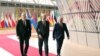 Председатель Европейского совета Шарль Мишель (в середине) с премьер-министром Армении Николом Пашиняном (справа) и президентом Азербайджана Ильхамом Алиевым. Брюссель, 22 мая.