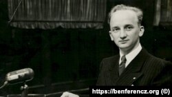 Бенджамин Ференц на Нюрнбергском процессе, 1947