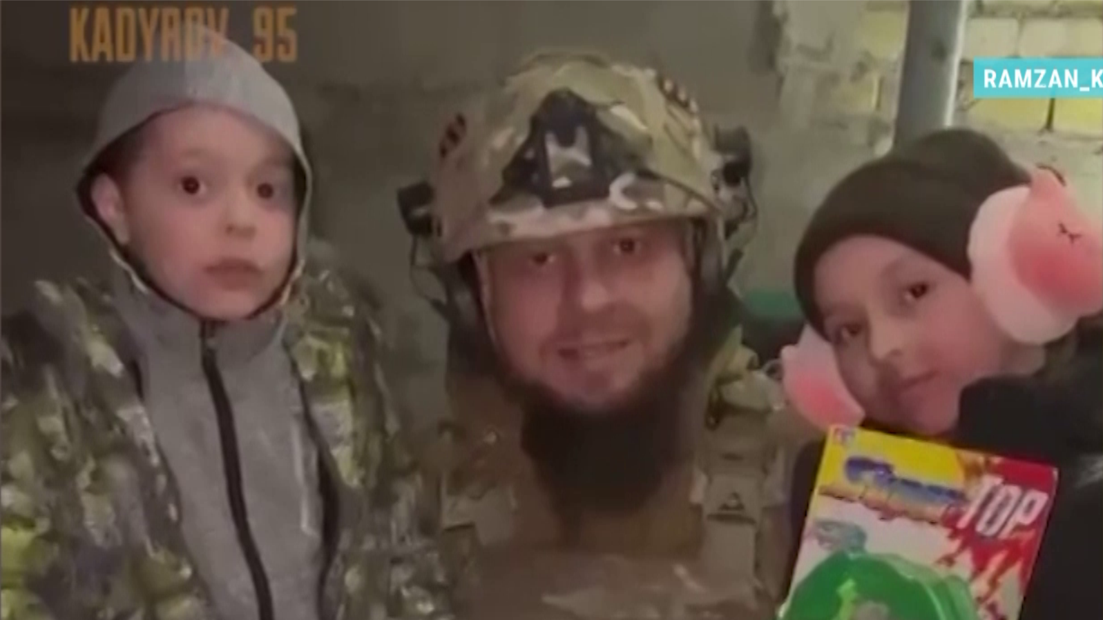 «Спасибо Кадырову!» переснимали три раза. Жители оккупированного украинского села из чеченского видео рассказывают, что осталось за кадром