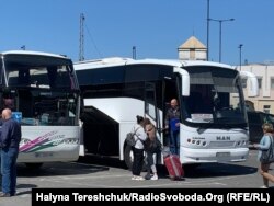 Щодня у Польщу волонтери формують безкоштовні автобуси