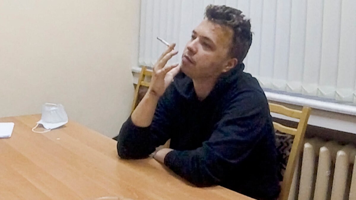 Baltarusijos žurnalisto tėvai, areštuoti lėktuve dėl sūnaus vaizdo apklausos